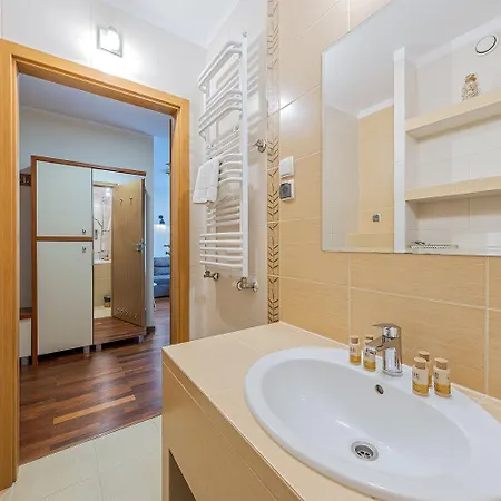 Greenwall Point By Oneapartments Danzica